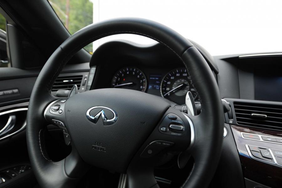  Infiniti Q70L 5.6 2015 года  (фото 19 из 27)